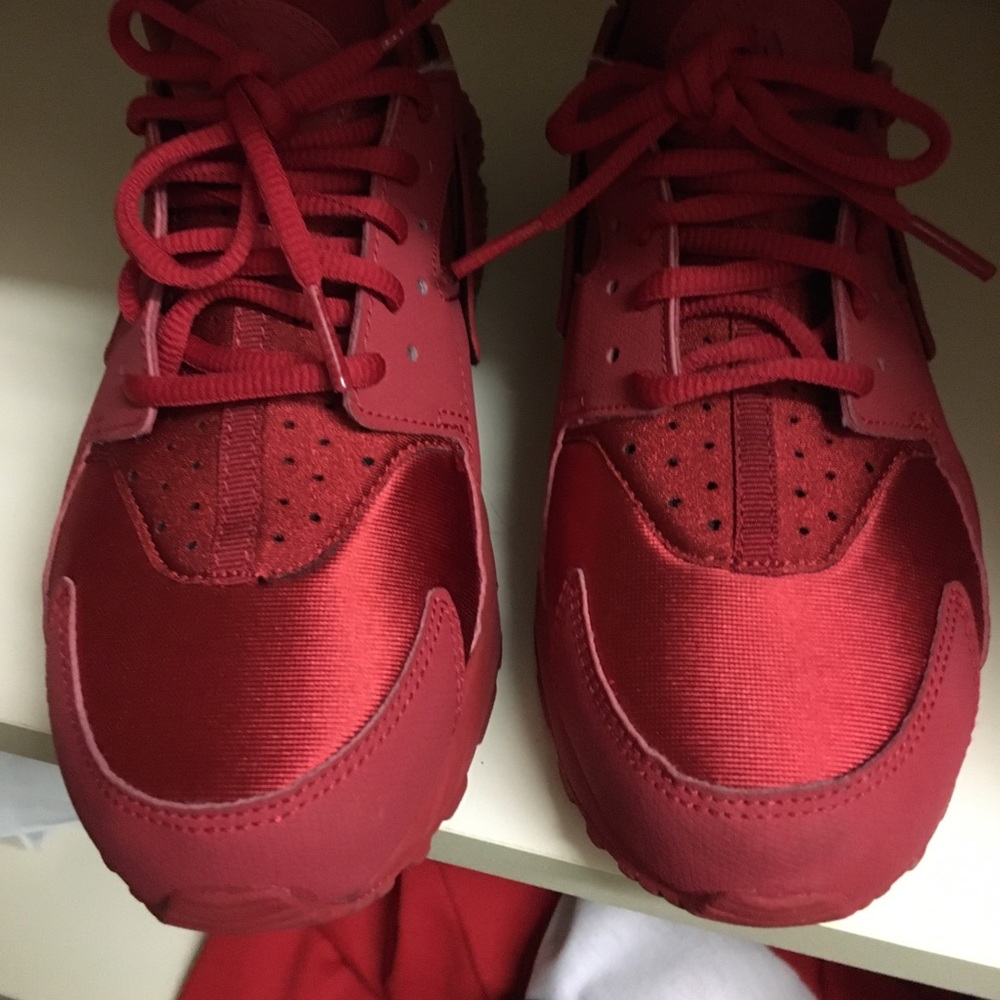 Red Nike huaraches
